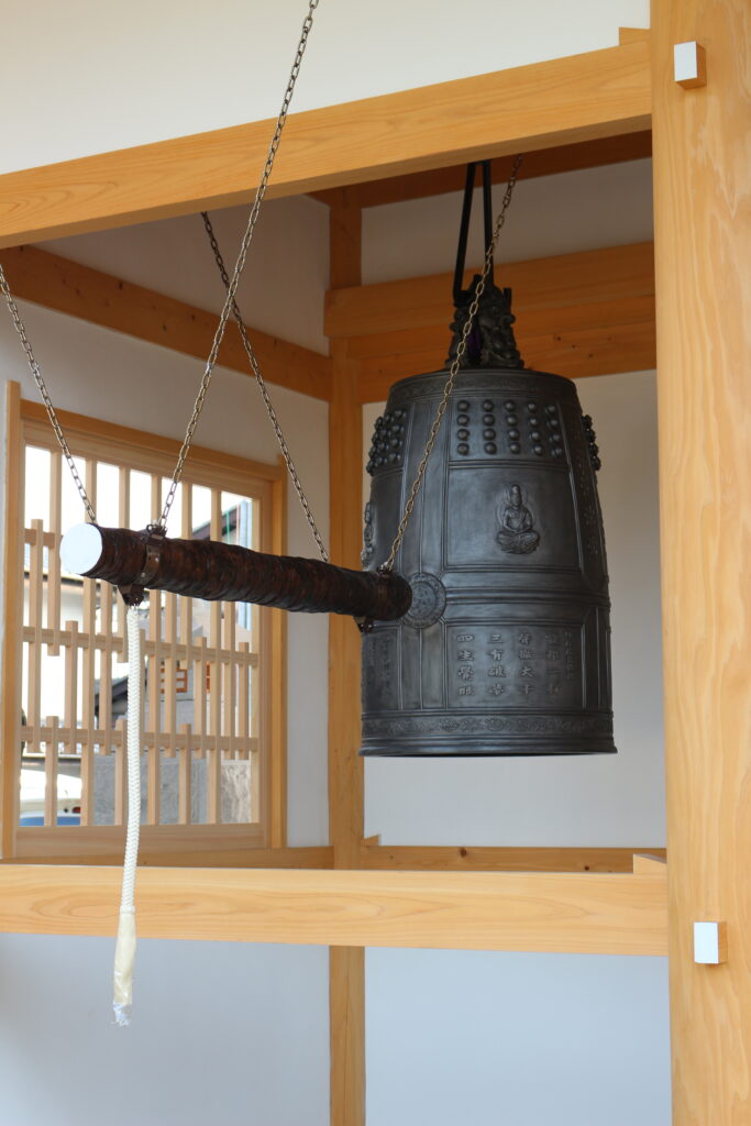 岩澤の梵鐘　梵鐘　梵音具　鐘　龍頭
除夜の鐘　鐘楼　寺院　寺院用仏具　青銅製　唐金製　釣鐘　撞鐘