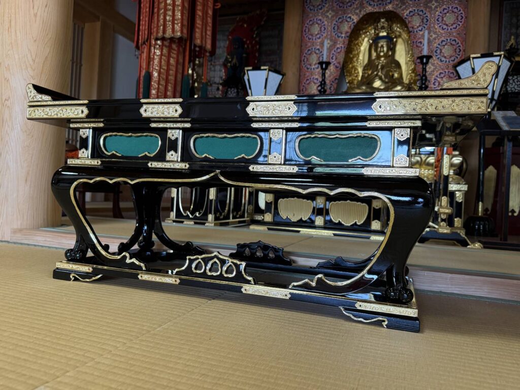 寺院用仏具　愛媛仏具　松山仏具　真言宗　真言宗向け仏具　内陣仏具　お寺　焼香机　修復　机修理　机修復　