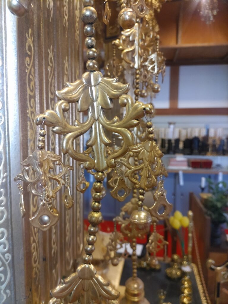 愛媛県仏具　松山市仏具　四国仏具　内陣荘厳具　密教　密教法具　仏具修理　仏具直し　幢幡　天蓋　照明灯　瓔珞直し　瓔珞修理　寺院用仏具　　