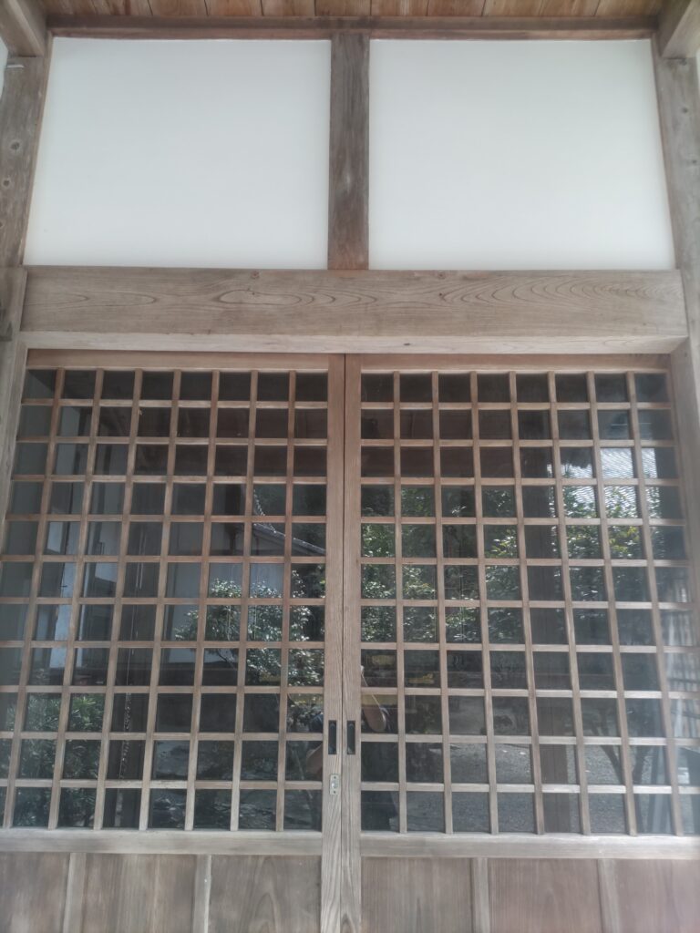 愛媛県仏具　松山市仏具　四国仏具　寺院用仏具　納骨壇　納骨堂　木製仏具　金属仏具　真言宗　密教　密教法具　板額新調　扁額新調　扁額修理　扁額修復　額修理　額修復