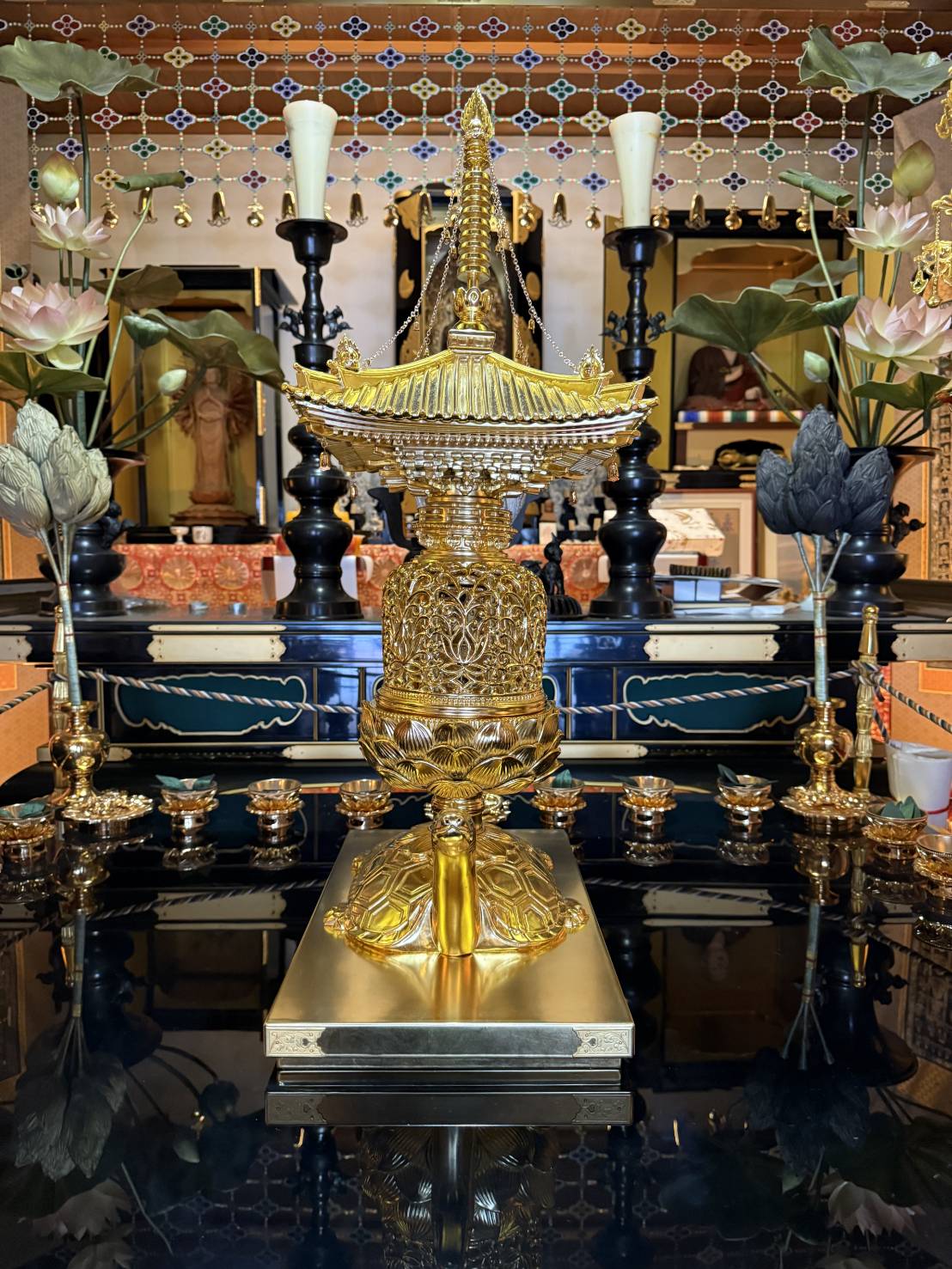 金亀舎利塔（木製） 修繕・金箔押し直し - 門屋堂