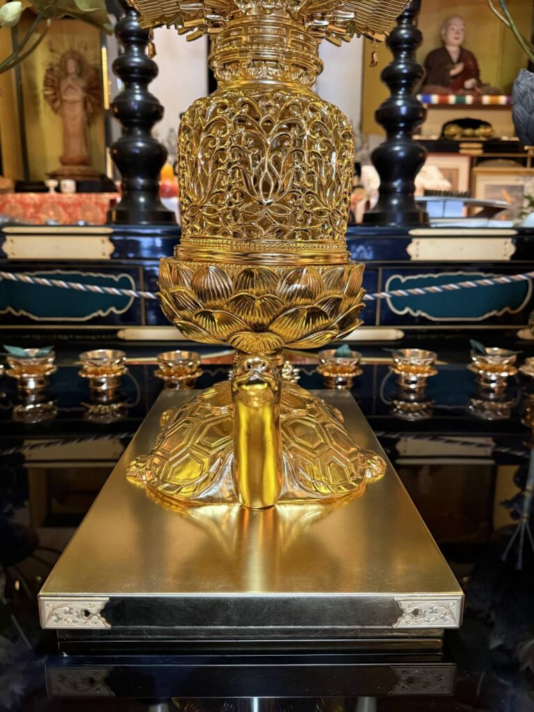 金亀舎利塔（木製） 修繕・金箔押し直し - 門屋堂