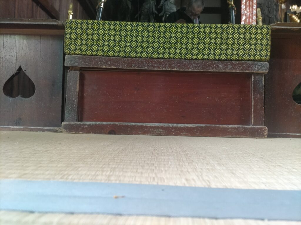 寺院用仏具　愛媛県仏具　松山市仏具　メッキ直し　仏具修理　仏具直し　仏具新調　密教法具　密教　真言宗　大壇　前具　前具一面器　セラミック加工　木製仏具　金箔押し　磨き直し　仏具磨き直し　仏具修繕　護摩具　不動明王　御本尊　仏像　仏像修理　