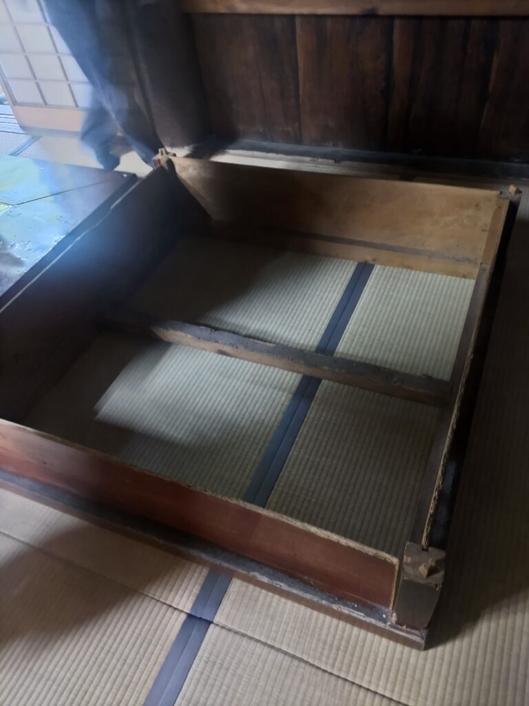 寺院用仏具　愛媛県仏具　松山市仏具　メッキ直し　仏具修理　仏具直し　仏具新調　密教法具　密教　真言宗　大壇　前具　前具一面器　セラミック加工　木製仏具　金箔押し　磨き直し　仏具磨き直し　仏具修繕　護摩具　不動明王　御本尊　仏像　仏像修理　