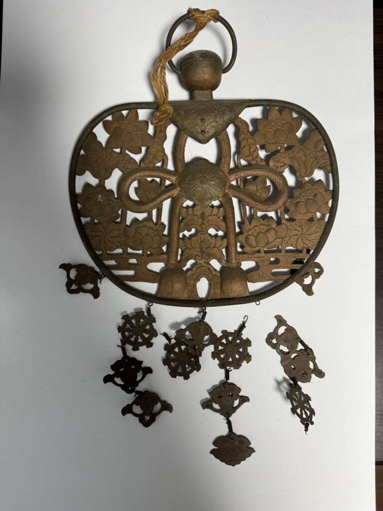 寺院用華鬘の金メッキ劣化状態(修理前)