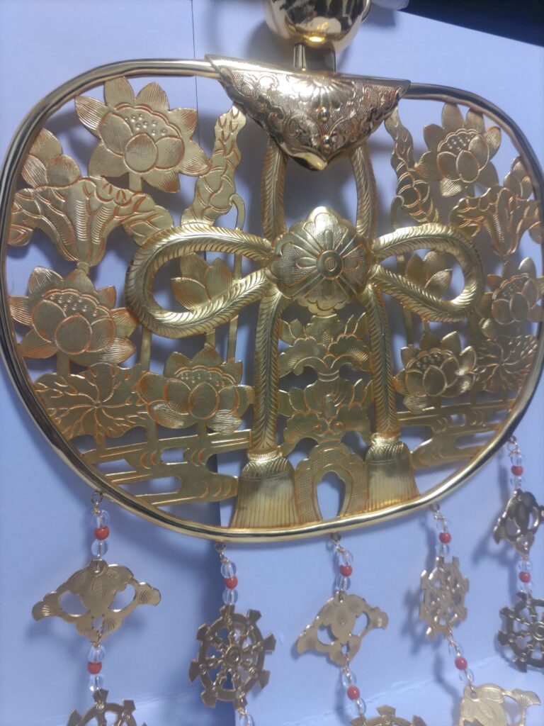 金メッキ再施工後の寺院用華鬘(修復後)