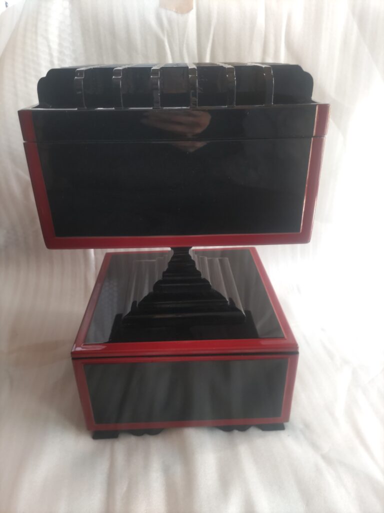 常香盤 塗り直し完了後(修理後)
常香盤 光沢回復状態(修理後)
常香盤 角部補修後(修理後)
常香盤 再塗装仕上げ(修理後)
常香盤 全体完成写真(修理後)