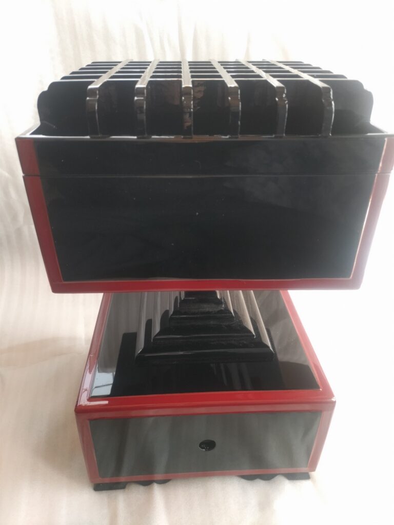 常香盤 塗り直し完了後(修理後)
常香盤 光沢回復状態(修理後)
常香盤 角部補修後(修理後)
常香盤 再塗装仕上げ(修理後)
常香盤 全体完成写真(修理後)