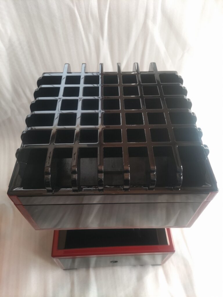 常香盤 塗り直し完了後(修理後)
常香盤 光沢回復状態(修理後)
常香盤 角部補修後(修理後)
常香盤 再塗装仕上げ(修理後)
常香盤 全体完成写真(修理後)