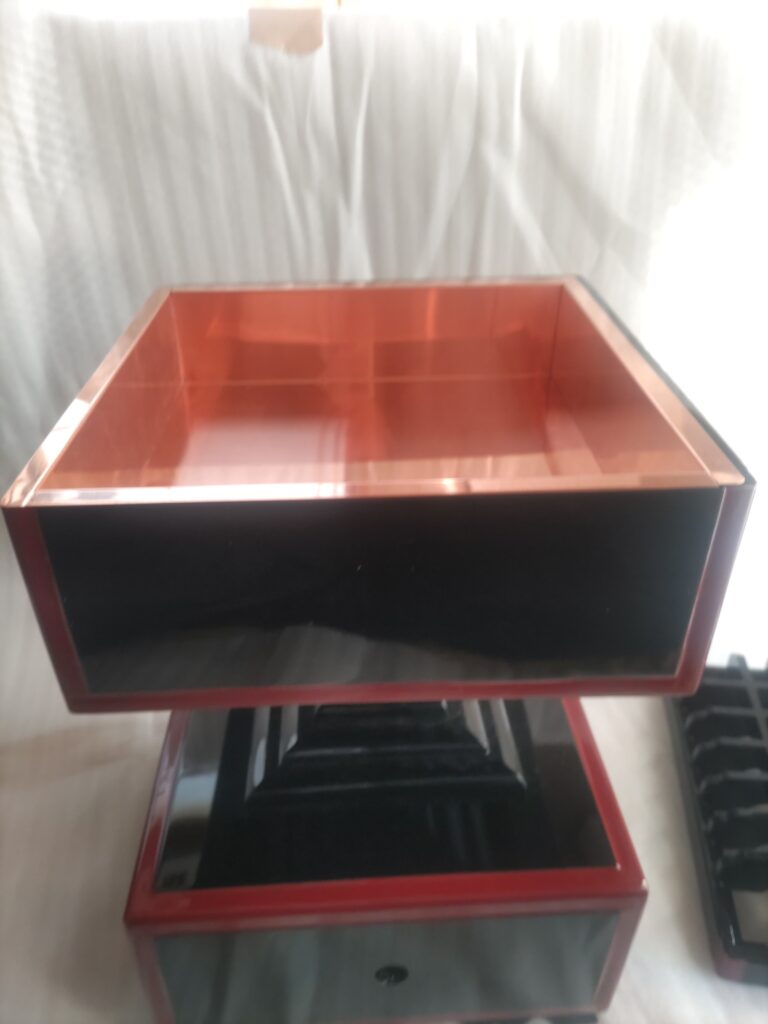 常香盤 塗り直し完了後(修理後)
常香盤 光沢回復状態(修理後)
常香盤 角部補修後(修理後)
常香盤 再塗装仕上げ(修理後)
常香盤 全体完成写真(修理後)