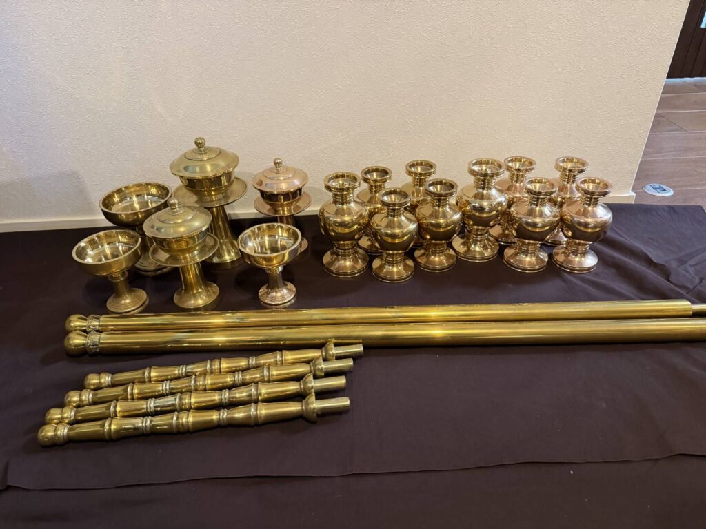 茶湯器 花鋲 四橛 磨き直し前の寺院仏具