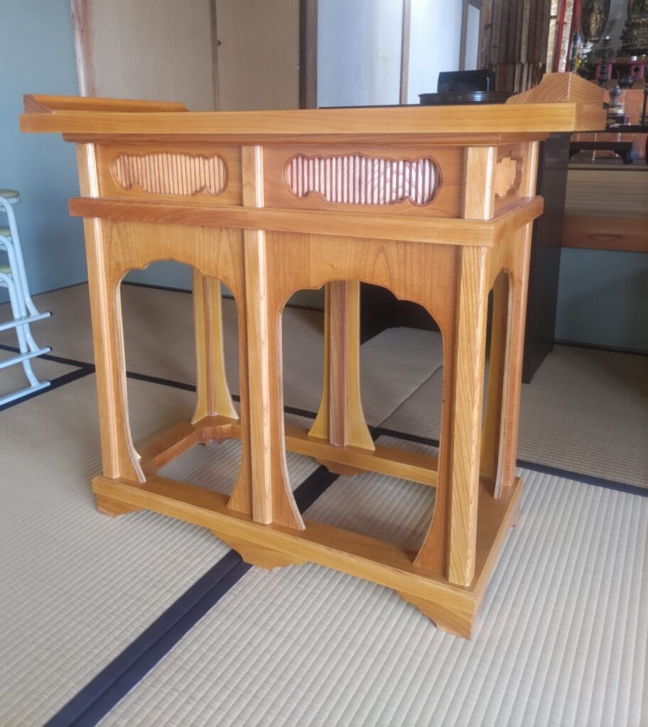 本欅摺り漆仕上げ立焼香机 寺院用焼香机 新調納入施工例