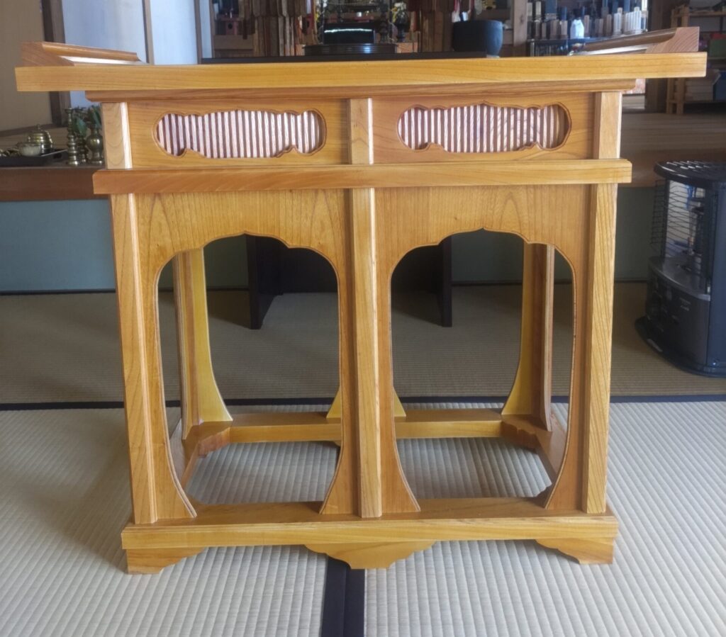 本欅摺り漆仕上げ立焼香机 寺院用焼香机 新調納入施工例