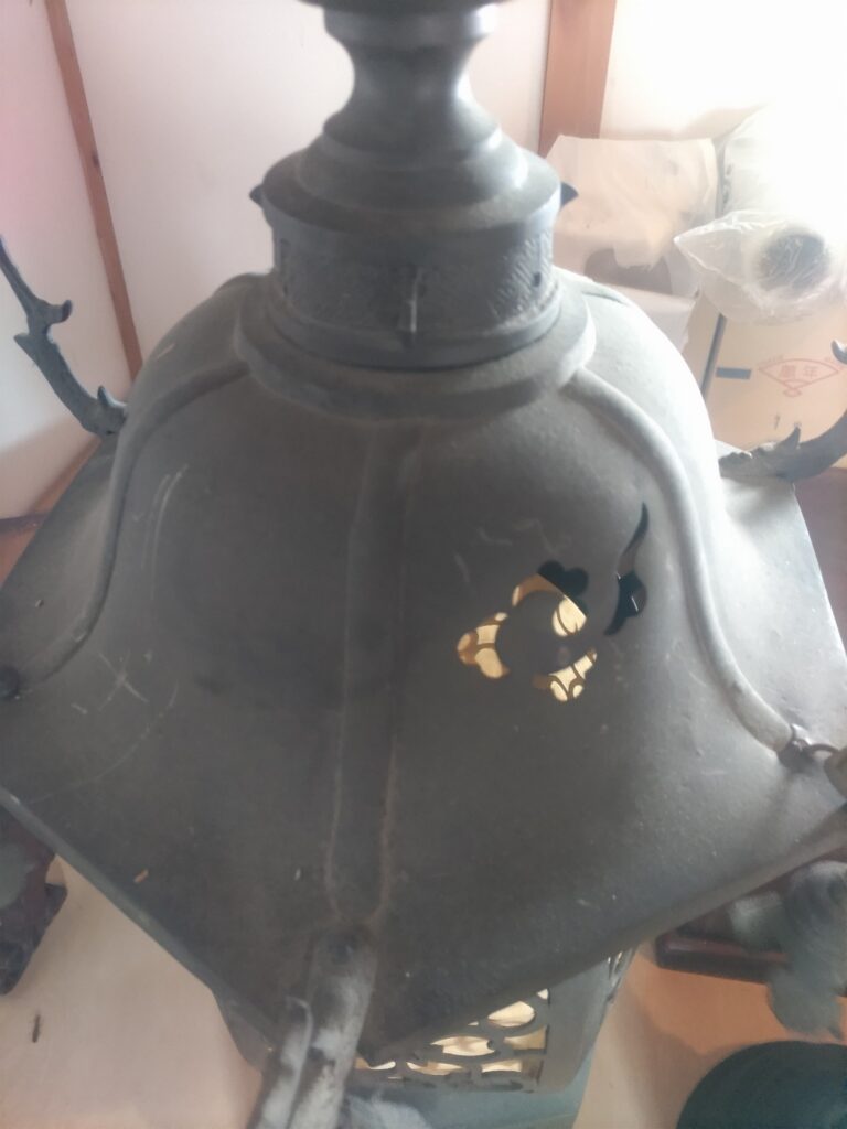 寺院用台灯籠 修理前 火袋・屋根部分